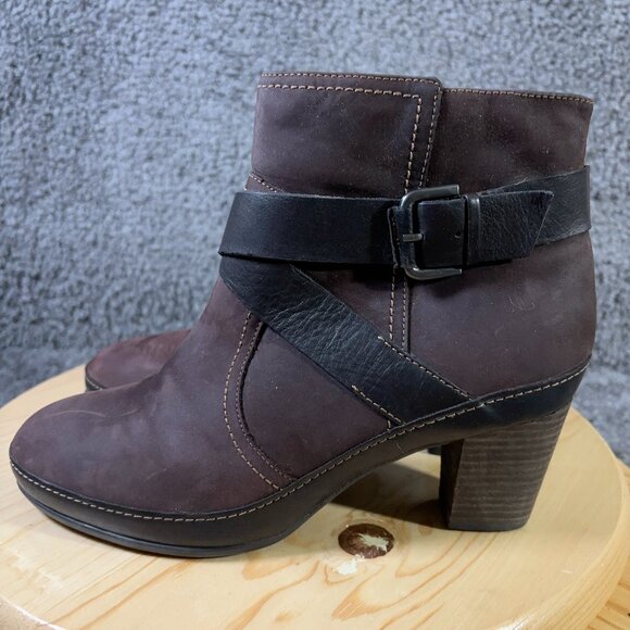 Clarks Artisan Ankle Boots Womens Size 8.5 Leather Burgundy Buckle Strap Booties - Picture 1 of 9